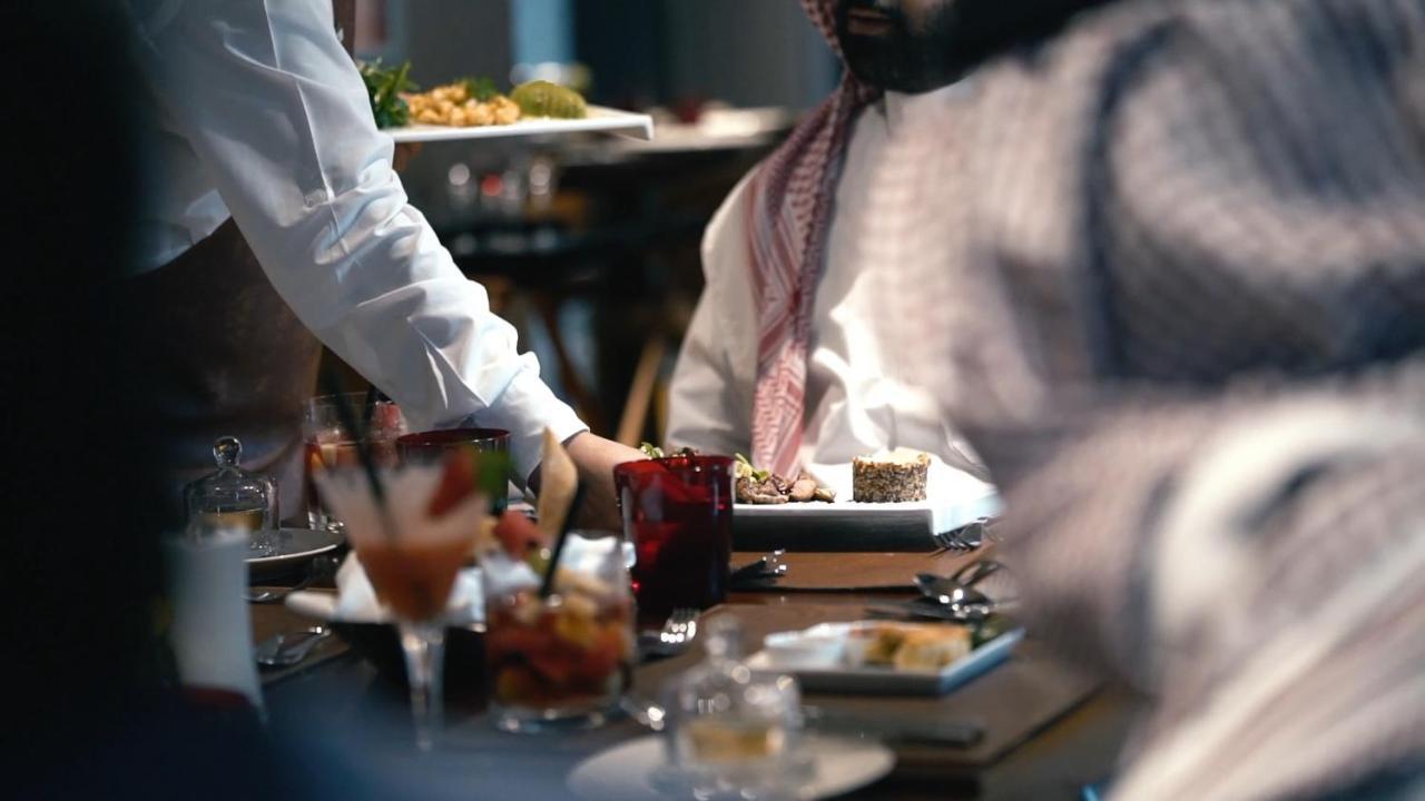 The Hotel Galleria Jeddah, Curio Collection By Hilton Exteriér fotografie A waiter serving food