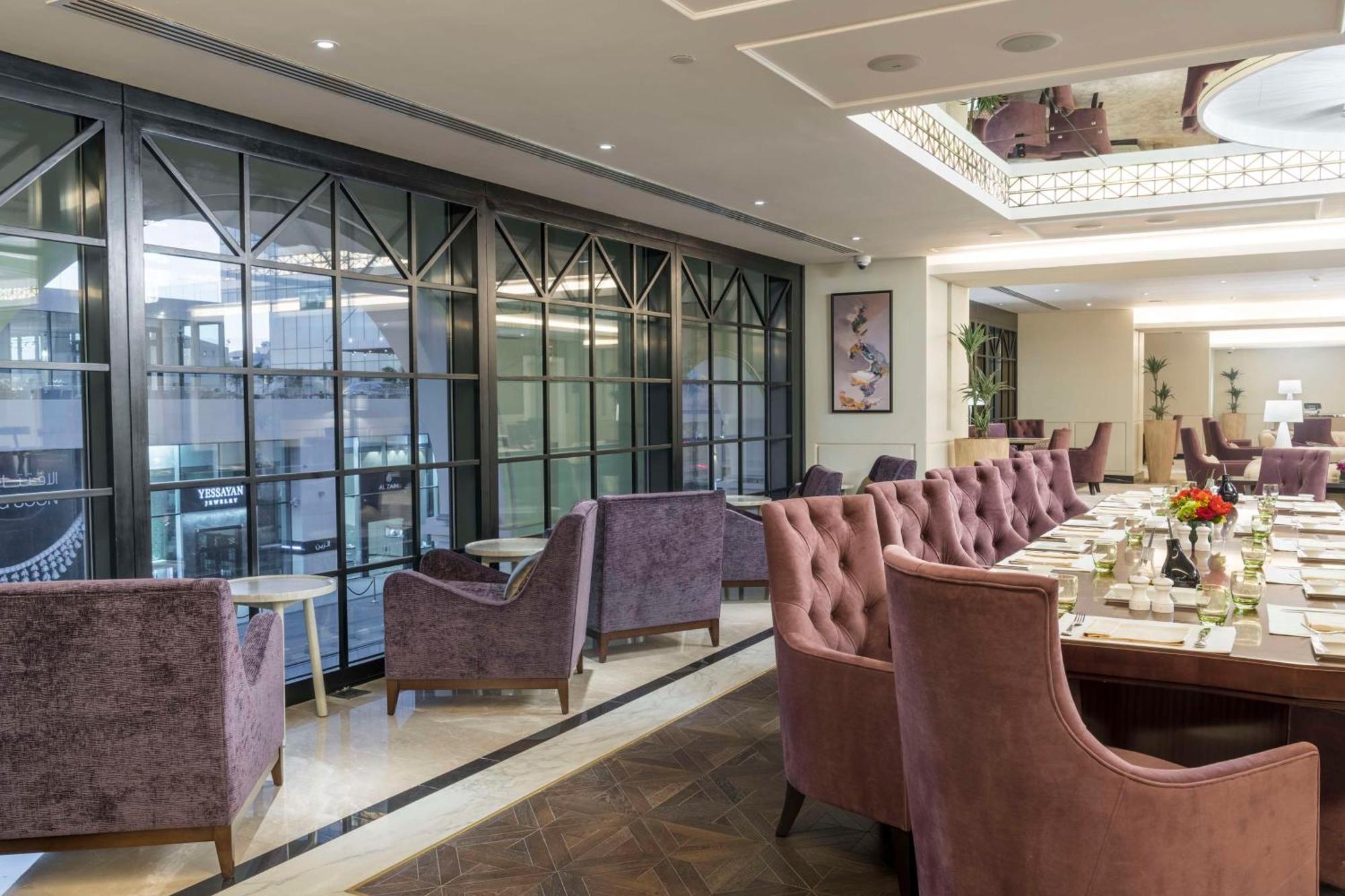 The Hotel Galleria Jeddah, Curio Collection By Hilton Exteriér fotografie The interior of the restaurant