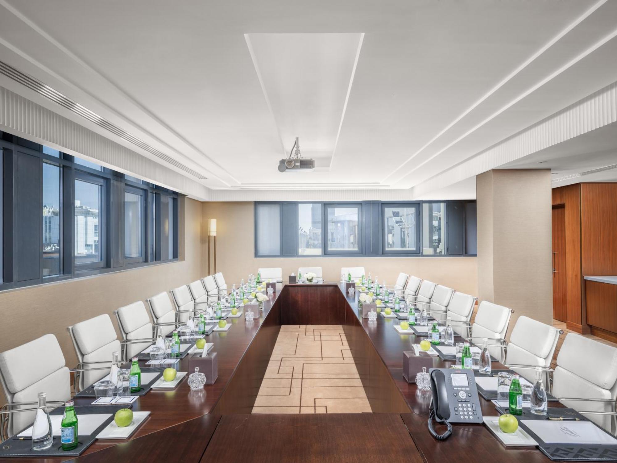 The Hotel Galleria Jeddah, Curio Collection By Hilton Exteriér fotografie Meeting room