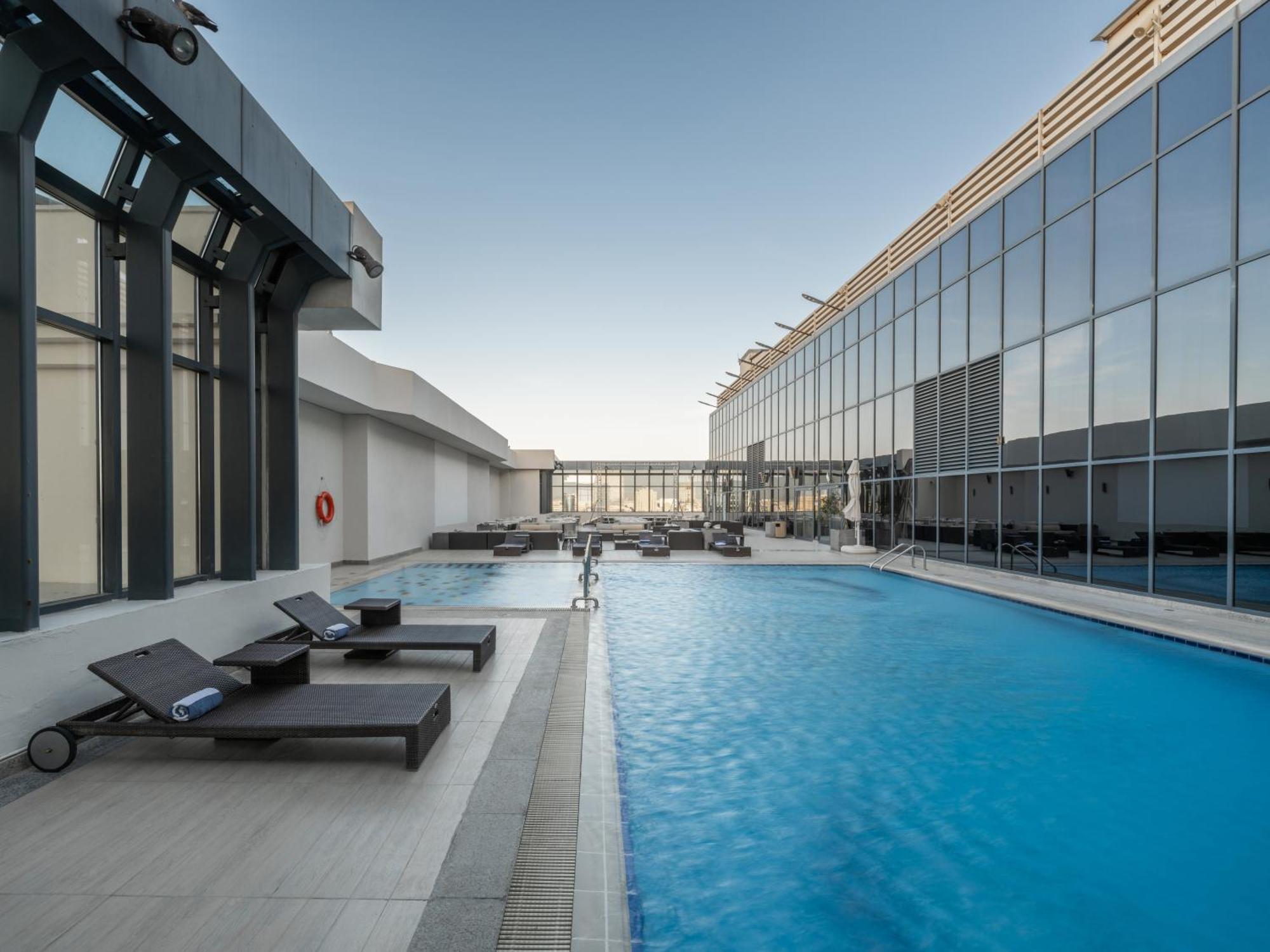 The Hotel Galleria Jeddah, Curio Collection By Hilton Exteriér fotografie The swimming pool at the hotel