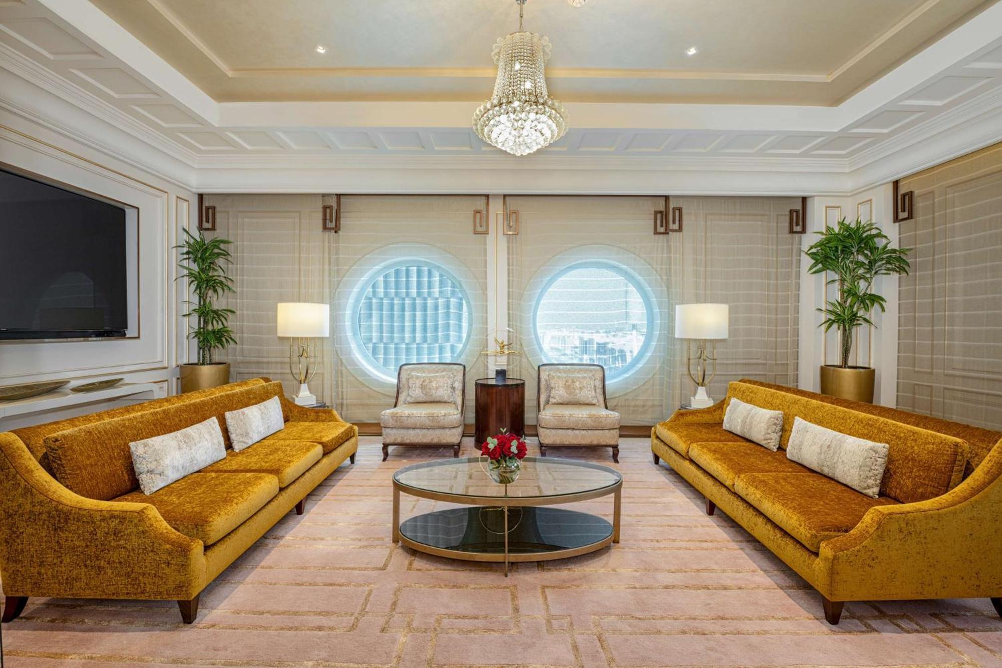 The Hotel Galleria Jeddah, Curio Collection By Hilton Exteriér fotografie The living room of the Presidential Suite