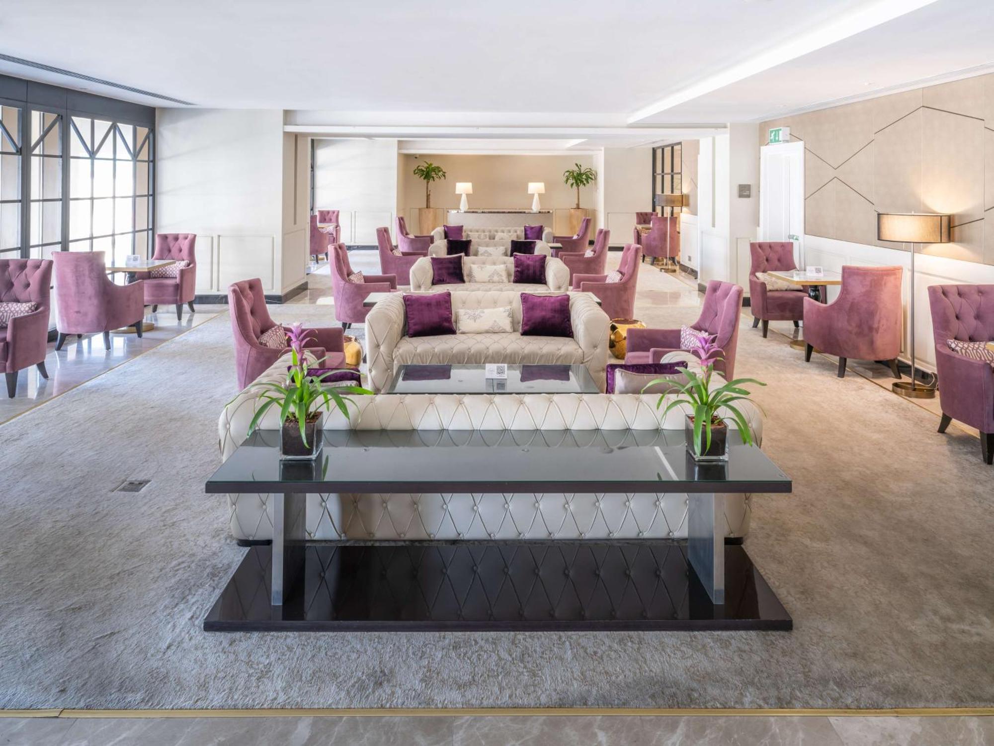 The Hotel Galleria Jeddah, Curio Collection By Hilton Exteriér fotografie The lounge at the airport